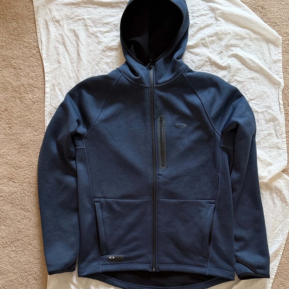 Oakley Dark Blue Performance Jacket. Mens medium.
